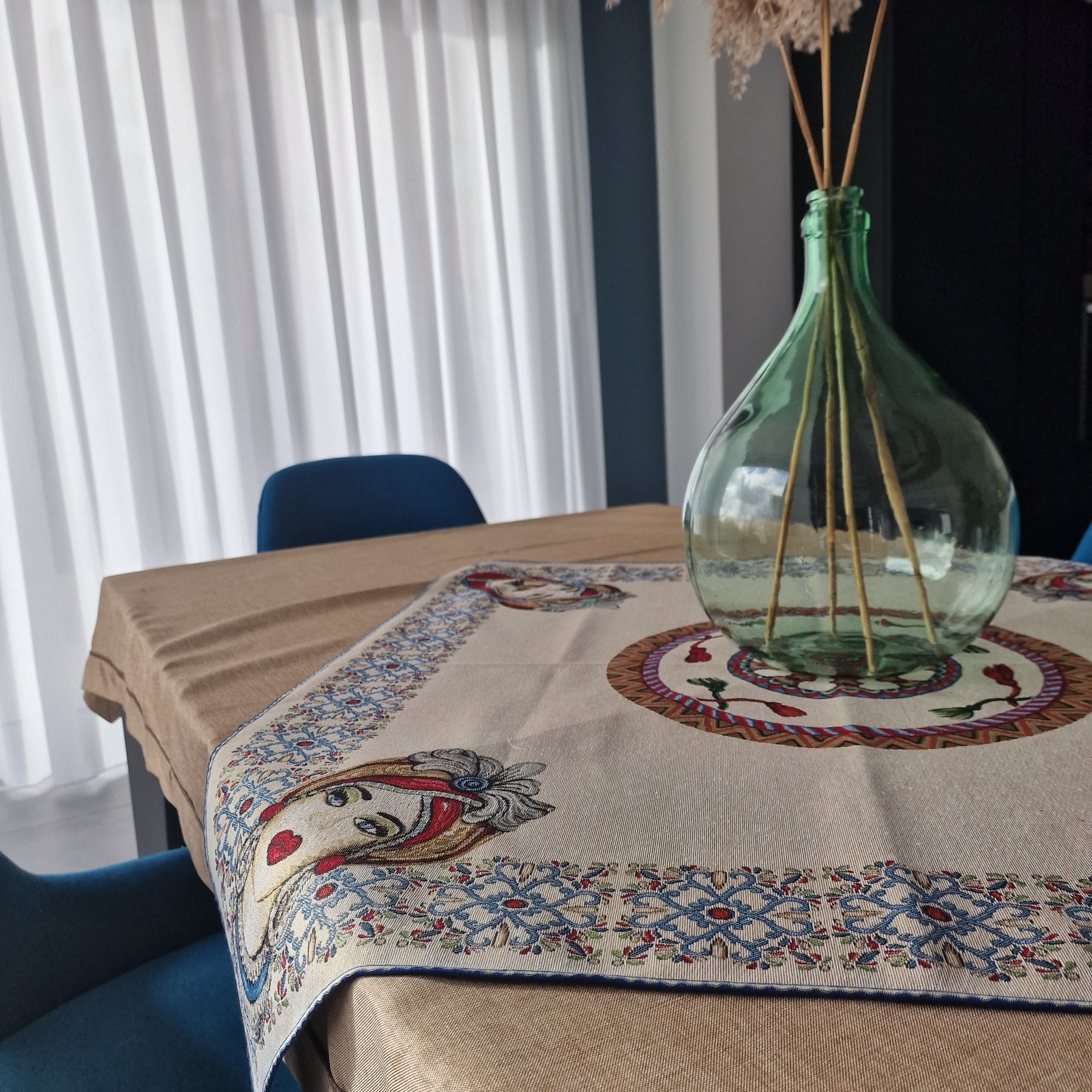 Centrotavola in Gobelin Jacquard — dis. Teste di Moro