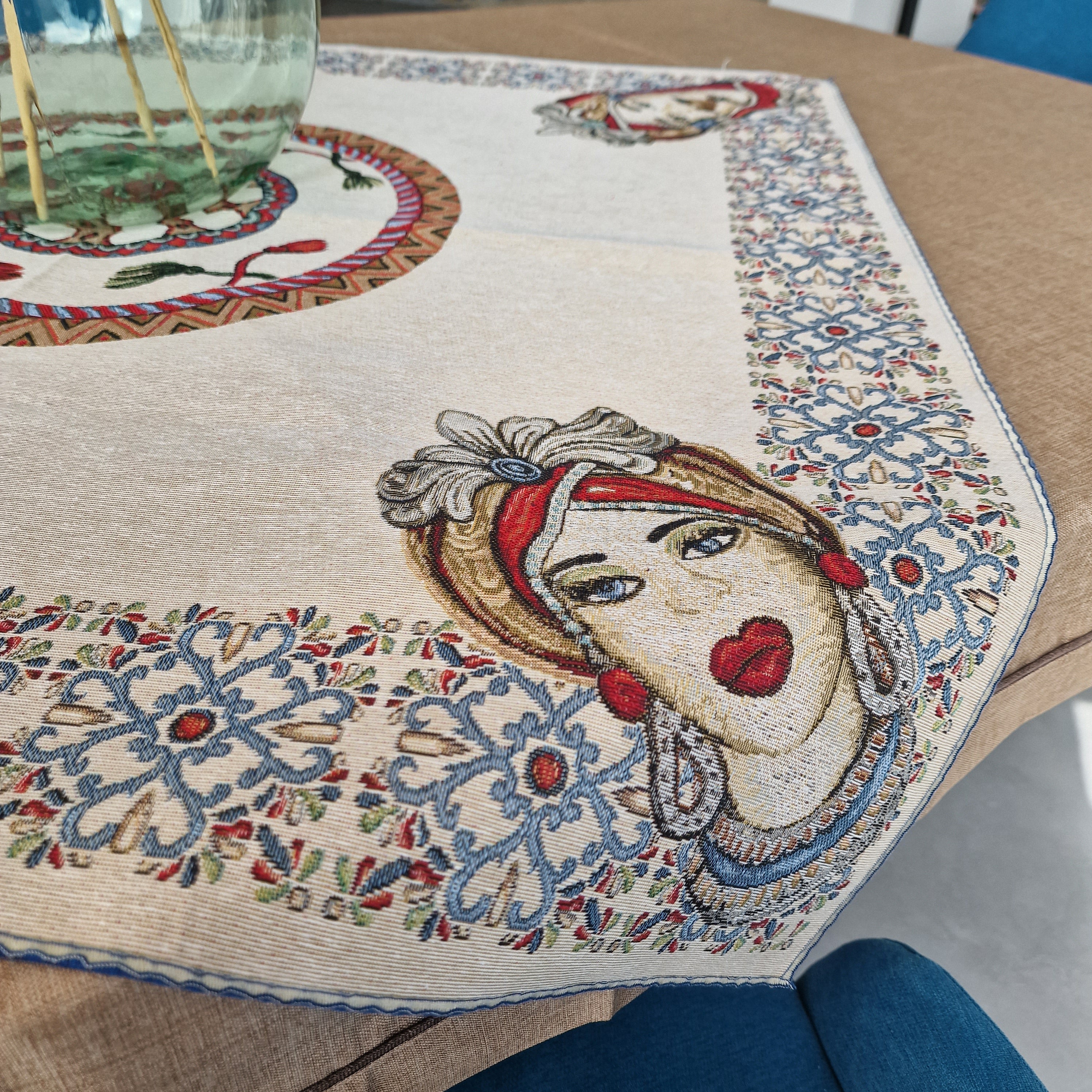 Centrotavola in Gobelin Jacquard — dis. Teste di Moro