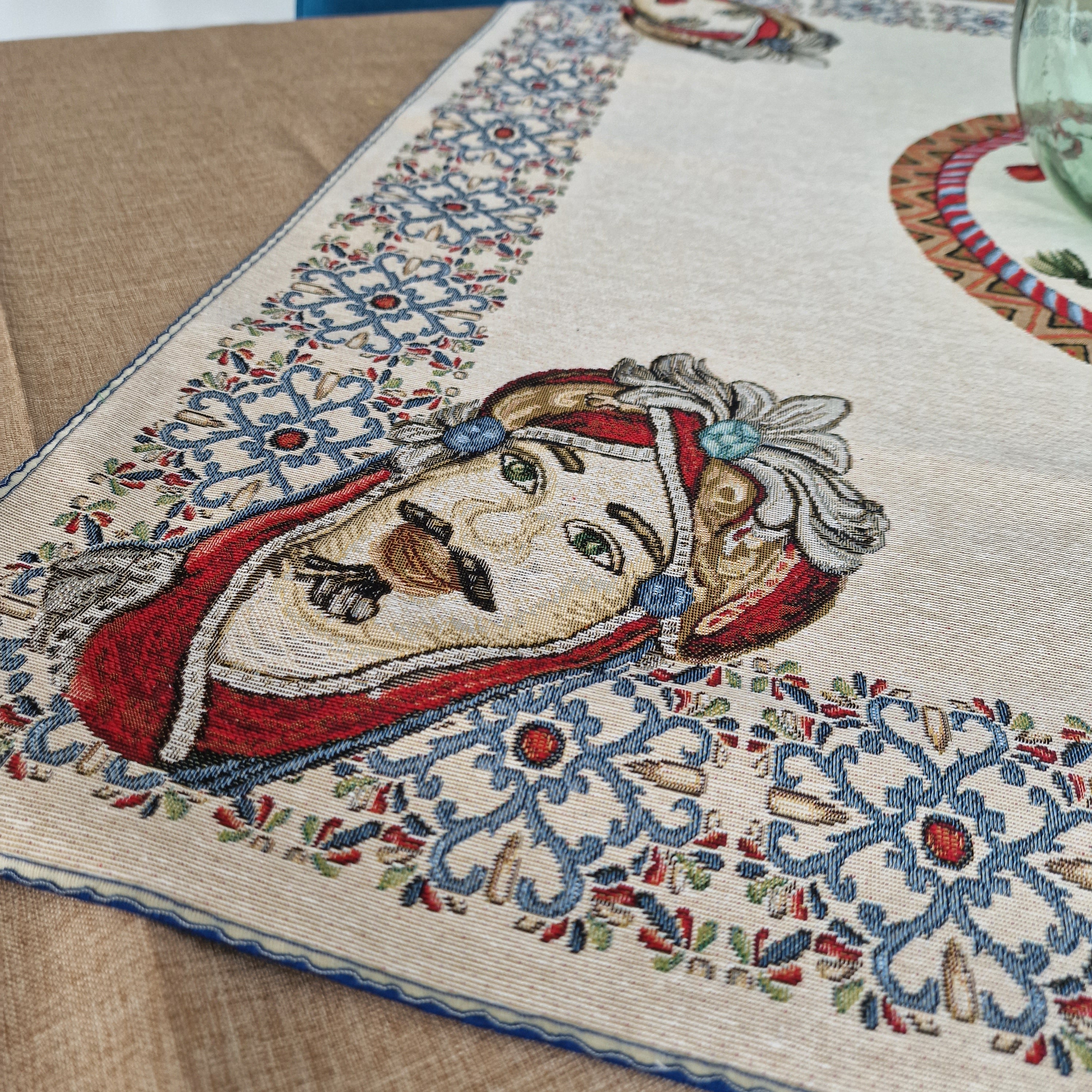 Centrotavola in Gobelin Jacquard — dis. Teste di Moro