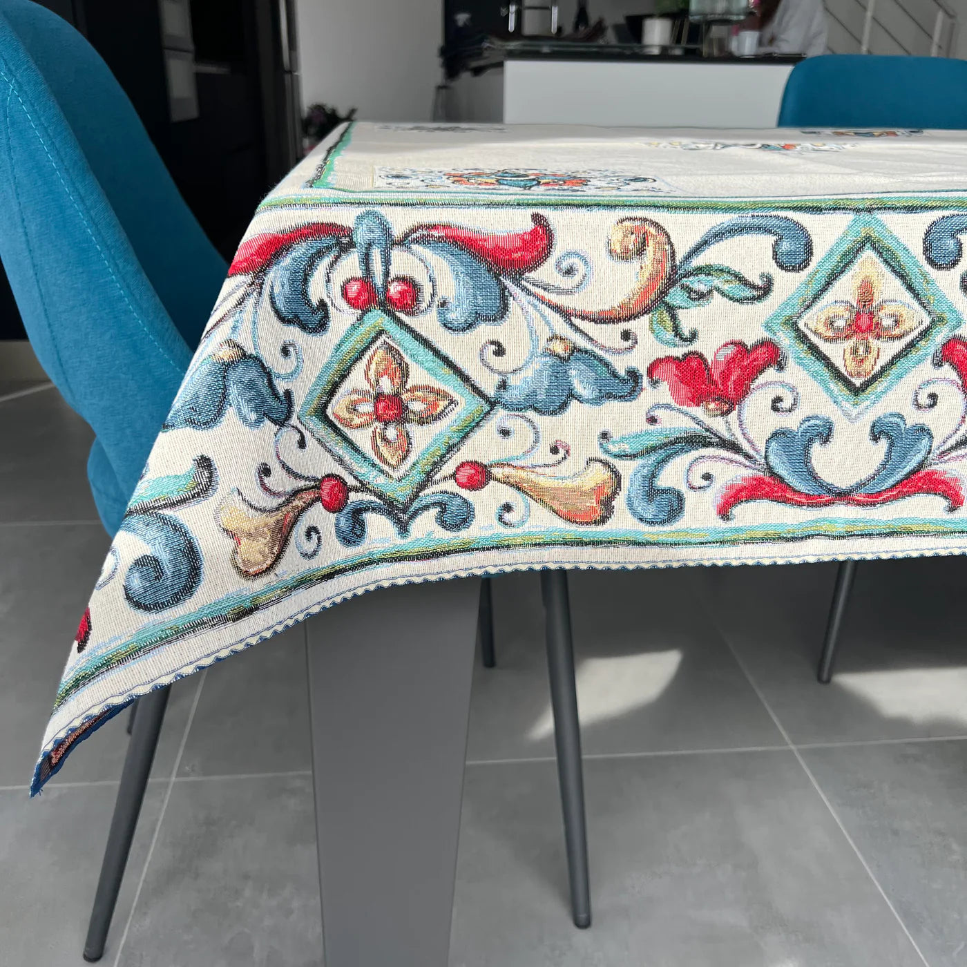 Tovaglia / Copritavolo in Gobelin Jacquard — dis. Maiolica azzurra e rossa in varie misure