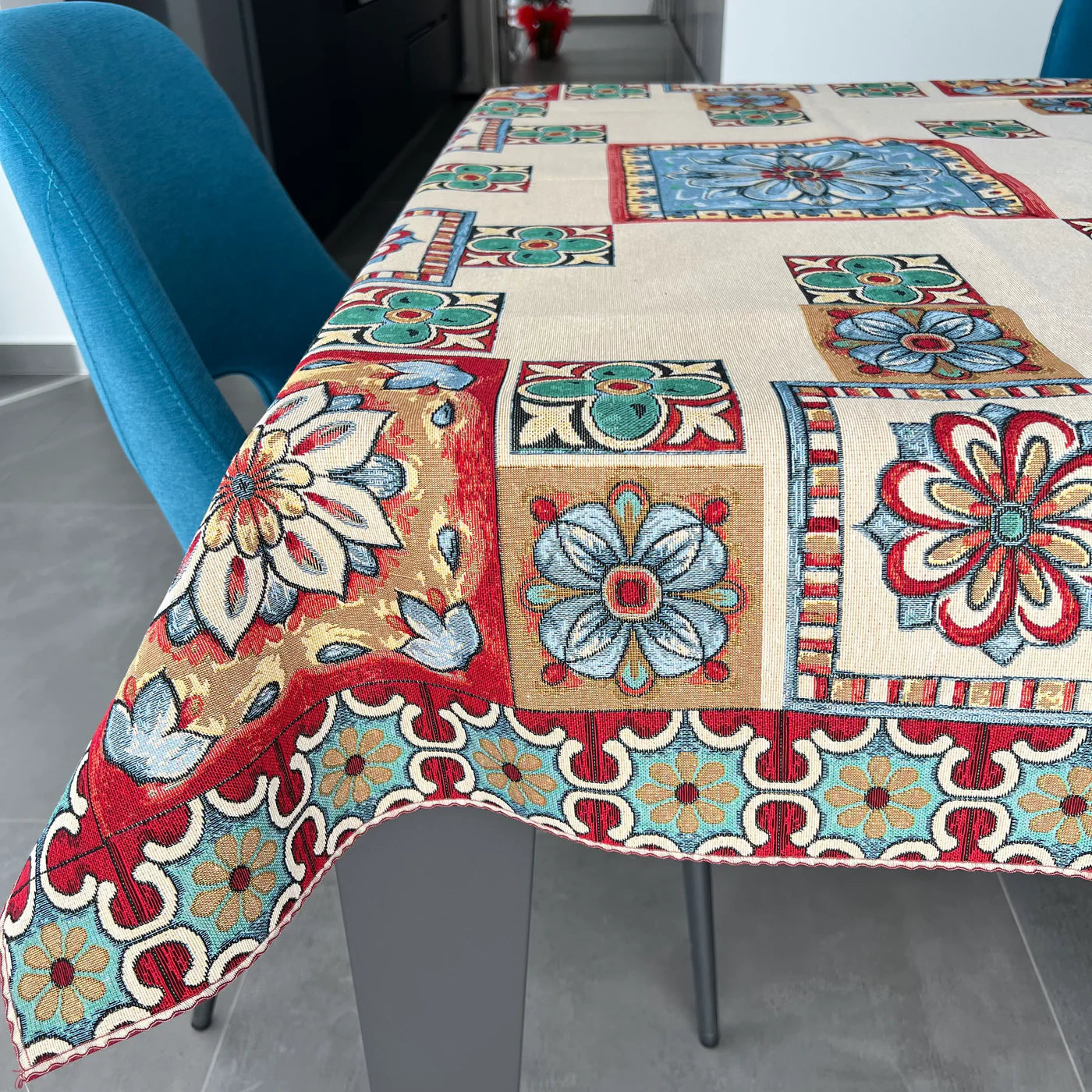 Tovaglia / Copritavolo in Gobelin Jacquard — dis. Maiolica Rossa in varie misure