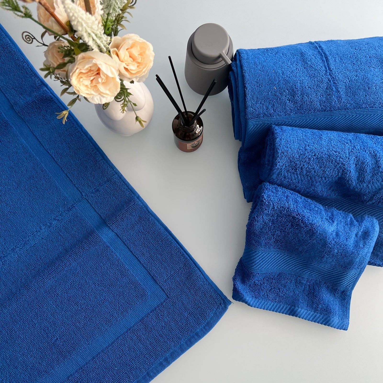 Asciugamano Bagno Blu con ospite in spugna