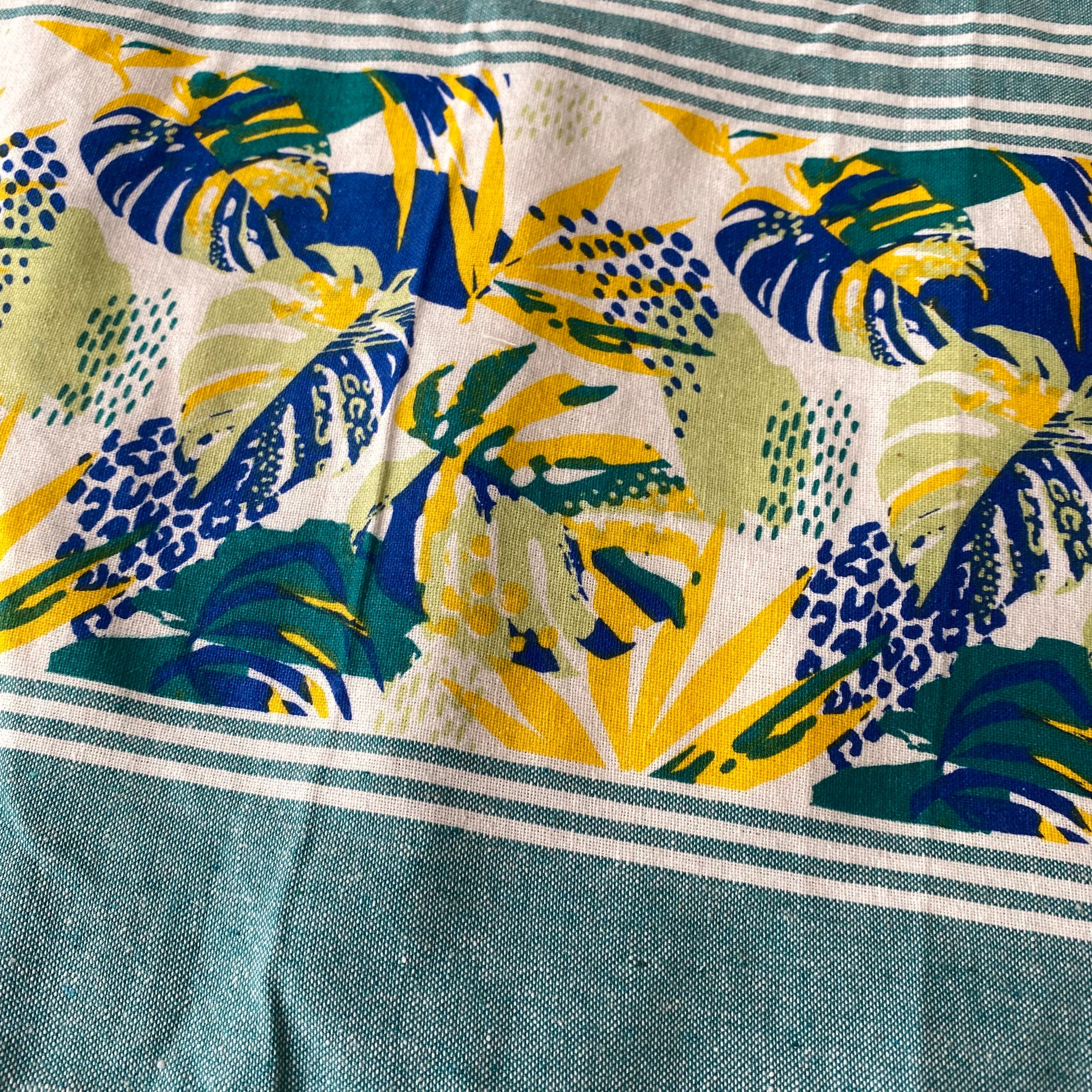 Telo Mare in Fouta 100% cotone con Balze colorate e Frange — Tropic