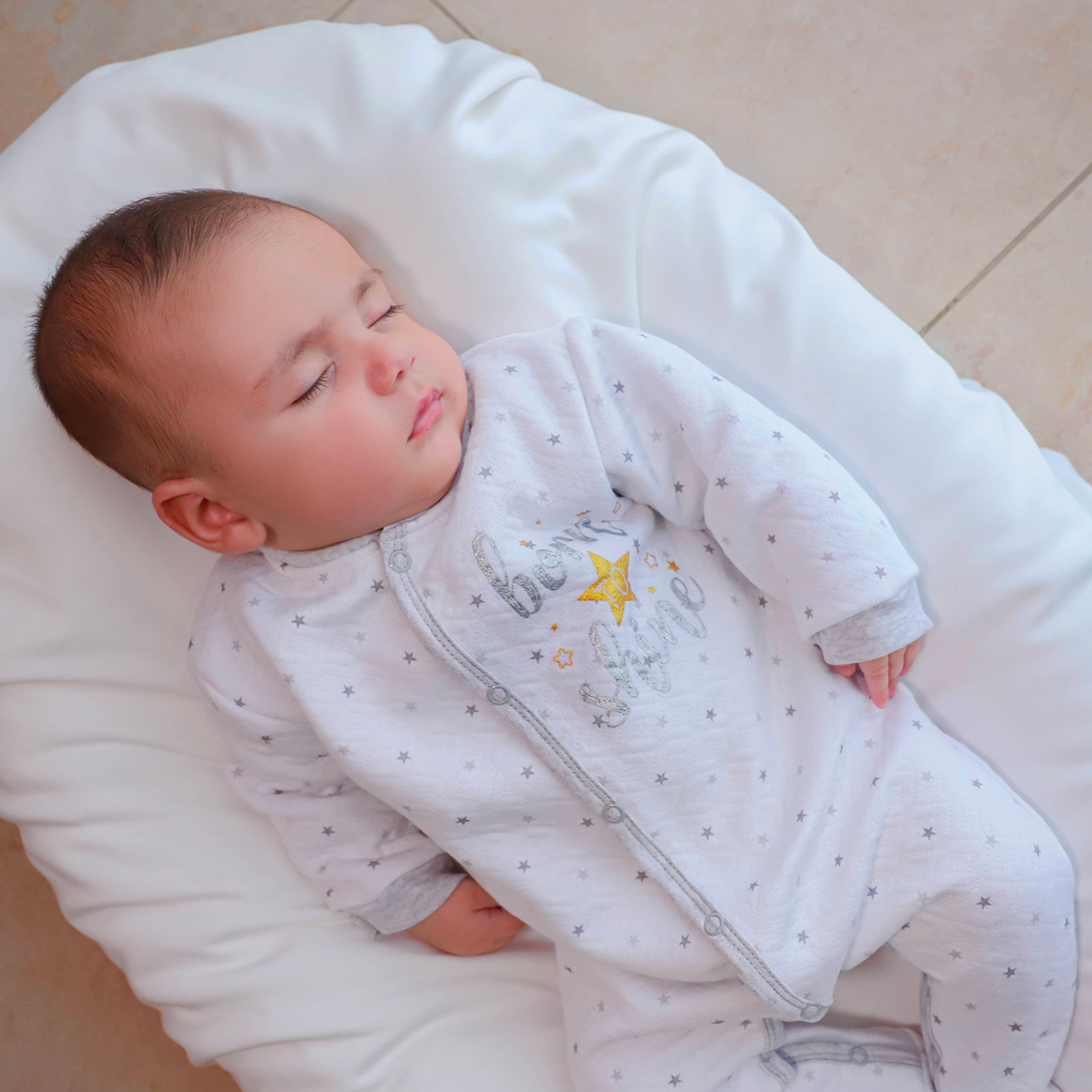 Tutina elegante per neonato in morbida ciniglia