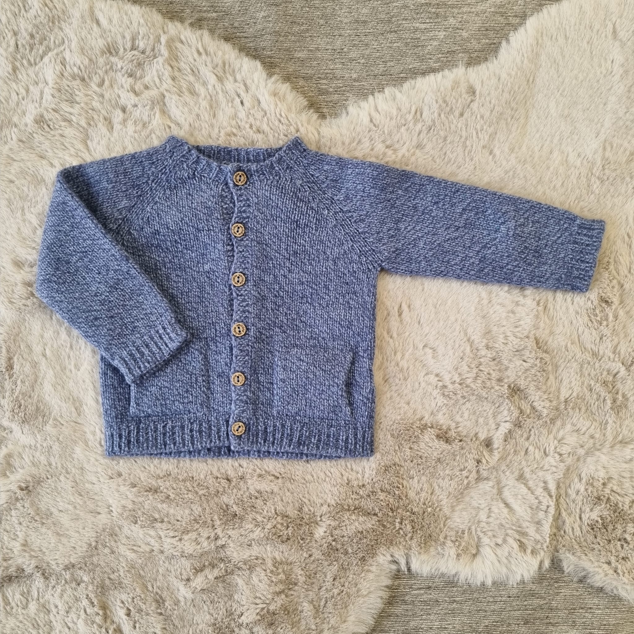 Cardigan Blu con tasche dalla 6 a 12 mesi - WEDOBLE